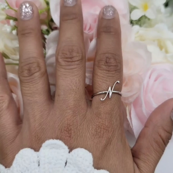 ♥️ DAINTY INITIAL STERLING SILVER RING - Picture 5 of 13